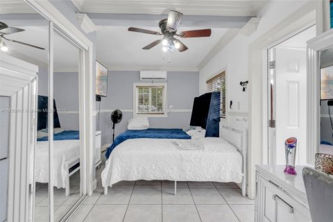 Casa en venta en Hialeah, Florida, 4 dormitorios, 145.86 m2 № 1877799 - foto 9