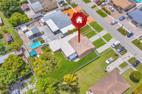 Casa en venta en Hialeah, Florida, 4 dormitorios, 145.86 m2 № 1877799 - foto 15