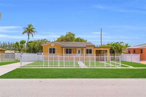 Casa en venta en Hialeah, Florida, 4 dormitorios, 145.86 m2 № 1877799 - foto 2