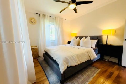 House in Coral Gables, Florida 3 bedrooms, 97.83 sq.m. № 2075215 - photo 18