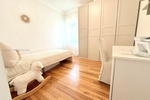 House in Coral Gables, Florida 3 bedrooms, 97.83 sq.m. № 2075215 - photo 23