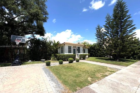 House in Coral Gables, Florida 3 bedrooms, 97.83 sq.m. № 2075215 - photo 3