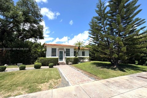 House in Coral Gables, Florida 3 bedrooms, 97.83 sq.m. № 2075215