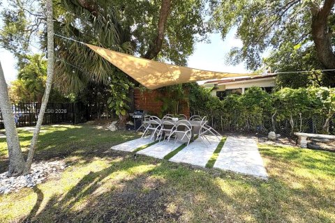 House in Coral Gables, Florida 3 bedrooms, 97.83 sq.m. № 2075215 - photo 30