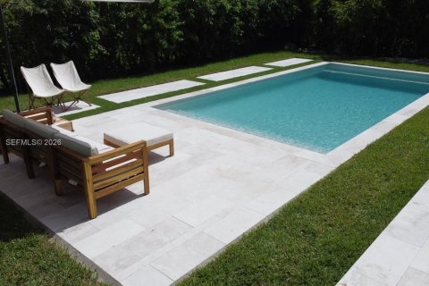 House in Coral Gables, Florida 3 bedrooms, 97.83 sq.m. № 2075215 - photo 25