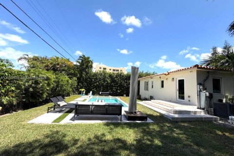 House in Coral Gables, Florida 3 bedrooms, 97.83 sq.m. № 2075215 - photo 27