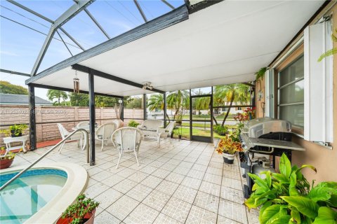 Villa ou maison à vendre à Miami, Floride: 3 chambres, 173.91 m2 № 2006692 - photo 18