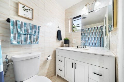 Villa ou maison à vendre à Miami, Floride: 3 chambres, 173.91 m2 № 2006692 - photo 15