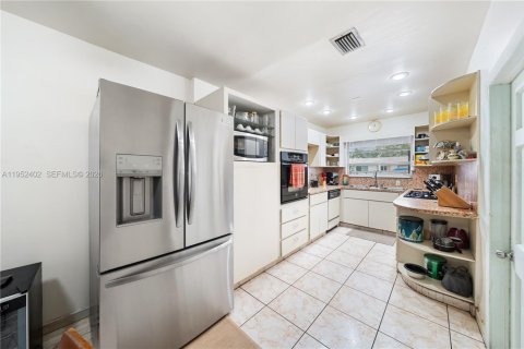 Villa ou maison à vendre à Miami, Floride: 3 chambres, 173.91 m2 № 2006692 - photo 11