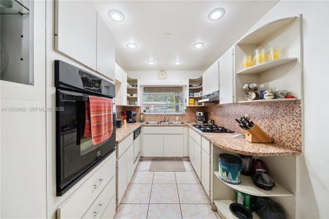 Villa ou maison à vendre à Miami, Floride: 3 chambres, 173.91 m2 № 2006692 - photo 12