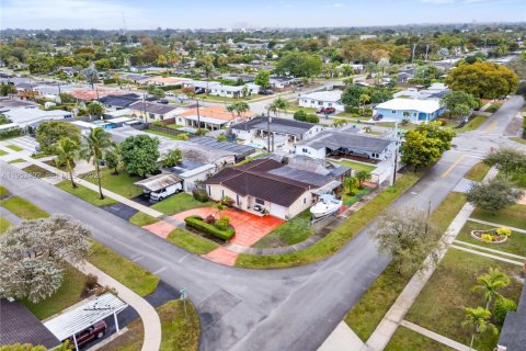 Villa ou maison à vendre à Miami, Floride: 3 chambres, 173.91 m2 № 2006692 - photo 23