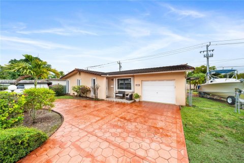 Villa ou maison à vendre à Miami, Floride: 3 chambres, 173.91 m2 № 2006692 - photo 2