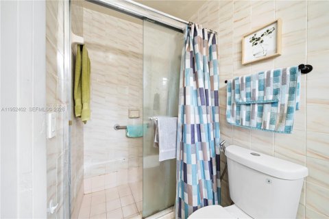 Villa ou maison à vendre à Miami, Floride: 3 chambres, 173.91 m2 № 2006692 - photo 14