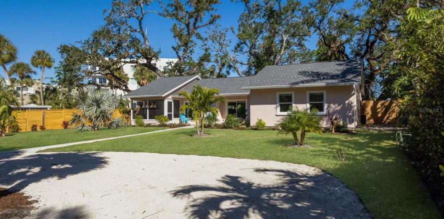 House in Sarasota, Florida 3 bedrooms, 156.63 sq.m. № 1553174