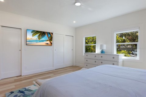 House in Sarasota, Florida 3 bedrooms, 156.63 sq.m. № 1553174 - photo 23