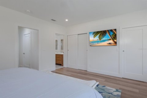 House in Sarasota, Florida 3 bedrooms, 156.63 sq.m. № 1553174 - photo 24