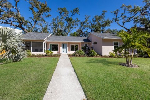 House in Sarasota, Florida 3 bedrooms, 156.63 sq.m. № 1553174 - photo 10