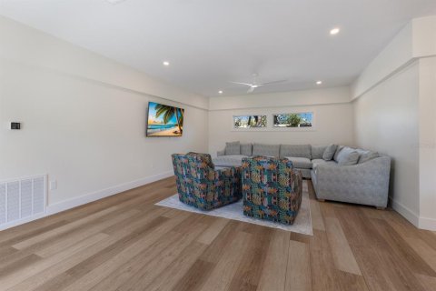 House in Sarasota, Florida 3 bedrooms, 156.63 sq.m. № 1553174 - photo 14