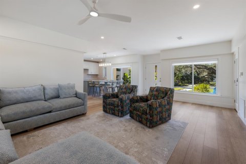 House in Sarasota, Florida 3 bedrooms, 156.63 sq.m. № 1553174 - photo 17