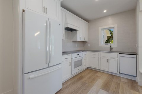 House in Sarasota, Florida 3 bedrooms, 156.63 sq.m. № 1553174 - photo 19