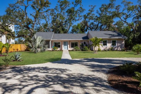 House in Sarasota, Florida 3 bedrooms, 156.63 sq.m. № 1553174 - photo 2