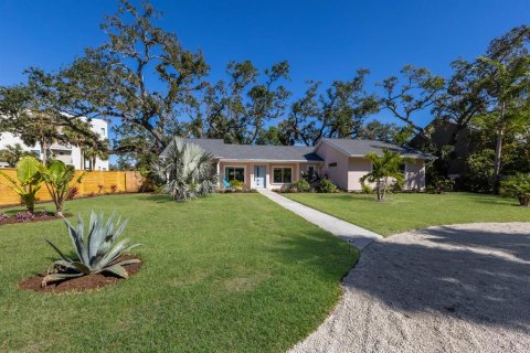House in Sarasota, Florida 3 bedrooms, 156.63 sq.m. № 1553174 - photo 8