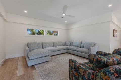 House in Sarasota, Florida 3 bedrooms, 156.63 sq.m. № 1553174 - photo 16