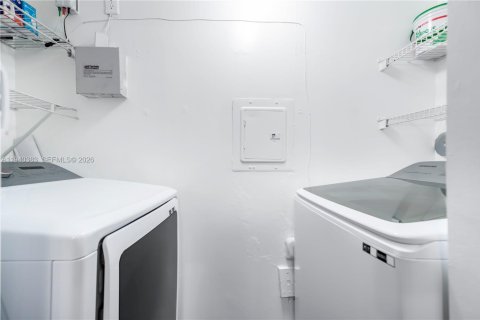 Condominio en alquiler en Miramar, Florida, 3 dormitorios, 104.52 m2 № 2003167 - foto 15