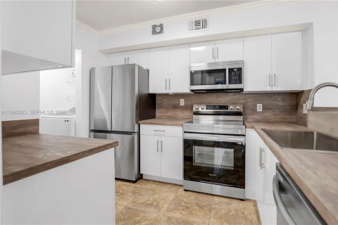 Condominio en alquiler en Miramar, Florida, 3 dormitorios, 104.52 m2 № 2003167 - foto 2