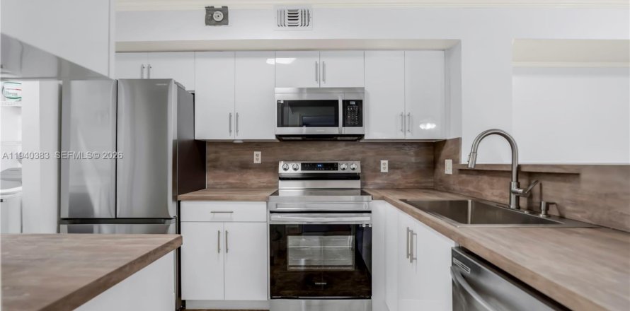 Condominio en Miramar, Florida, 3 dormitorios  № 2003167