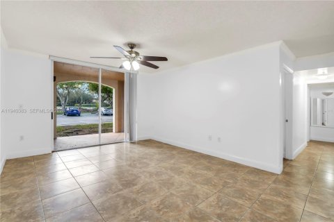 Condominio en alquiler en Miramar, Florida, 3 dormitorios, 104.52 m2 № 2003167 - foto 8