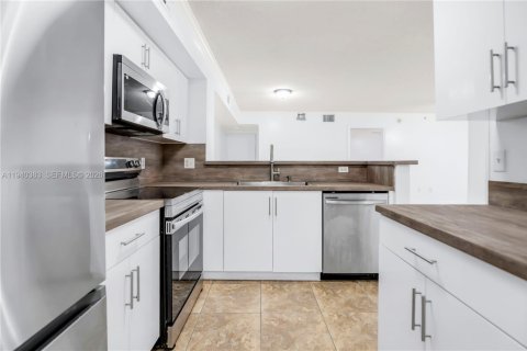 Condominio en alquiler en Miramar, Florida, 3 dormitorios, 104.52 m2 № 2003167 - foto 3