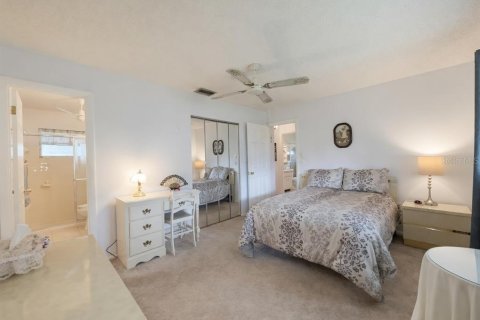 Condo in Bradenton, Florida, 2 bedrooms № 2199108 - photo 9