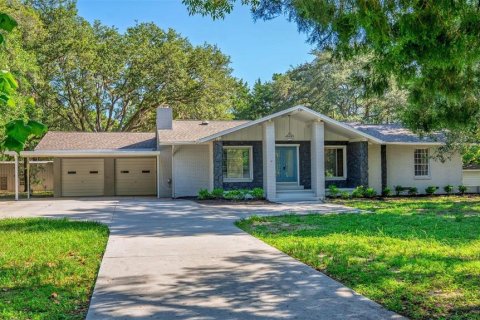 Casa en venta en Lady Lake, Florida, 5 dormitorios, 283.82 m2 № 1851269 - foto 1