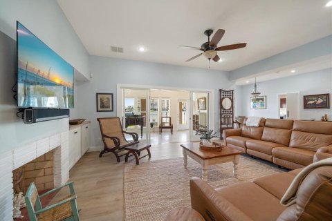 House in Clearwater, Florida 4 bedrooms, 318 sq.m. № 1868865 - photo 17