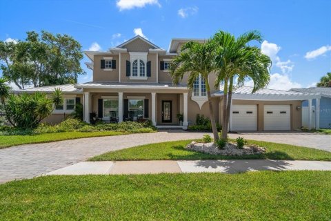 House in Clearwater, Florida 4 bedrooms, 318 sq.m. № 1868865 - photo 1