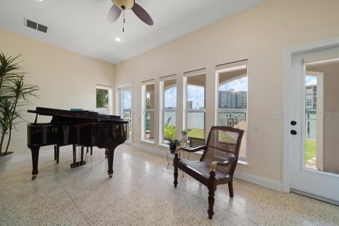 House in Clearwater, Florida 4 bedrooms, 318 sq.m. № 1868865 - photo 25