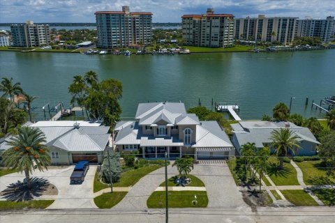 House in Clearwater, Florida 4 bedrooms, 318 sq.m. № 1868865 - photo 3