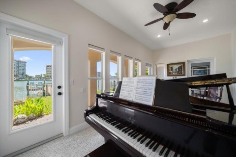 House in Clearwater, Florida 4 bedrooms, 318 sq.m. № 1868865 - photo 27
