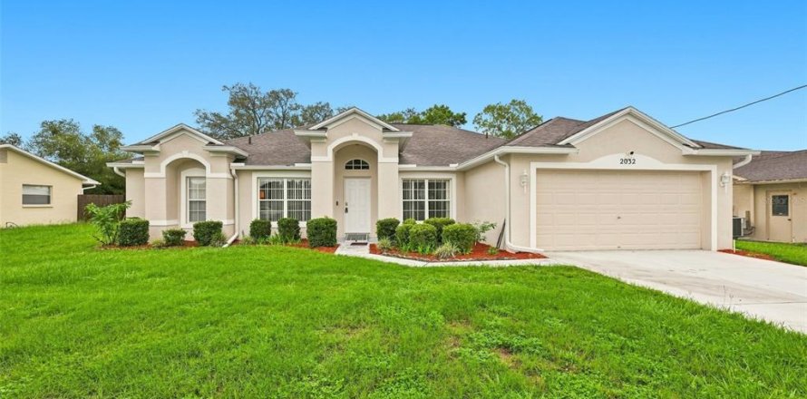 Casa en Spring Hill, Florida 4 dormitorios, 208.01 m2 № 2294730