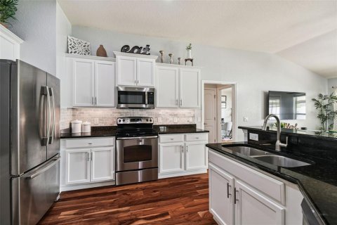 House in Land O' Lakes, Florida 3 bedrooms, 137.96 sq.m. № 1885013 - photo 10