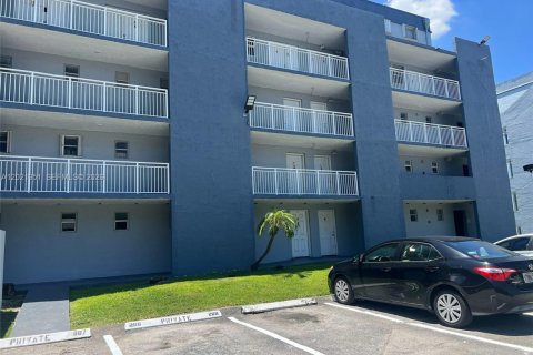 Condo in Miami, Florida, 2 bedrooms № 2077349 - photo 5