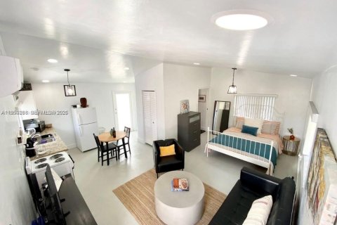 Propiedad comercial en alquiler en Miami, Florida, 46.45 m2 № 2153077 - foto 2