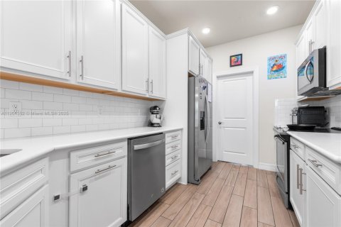 Adosado en alquiler en Hollywood, Florida, 3 dormitorios, 132.01 m2 № 1956490 - foto 9