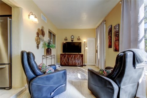Condo in Saint Petersburg, Florida, 2 bedrooms  № 1571926 - photo 26