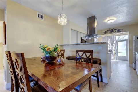 Condo in Saint Petersburg, Florida, 2 bedrooms  № 1571926 - photo 24