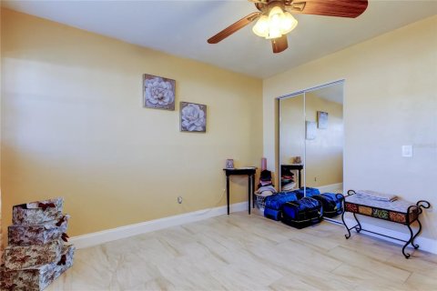 Condo in Saint Petersburg, Florida, 2 bedrooms  № 1571926 - photo 17