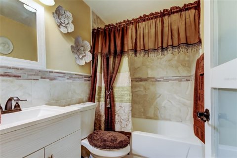 Condo in Saint Petersburg, Florida, 2 bedrooms  № 1571926 - photo 18