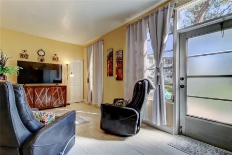 Condo in Saint Petersburg, Florida, 2 bedrooms  № 1571926 - photo 28