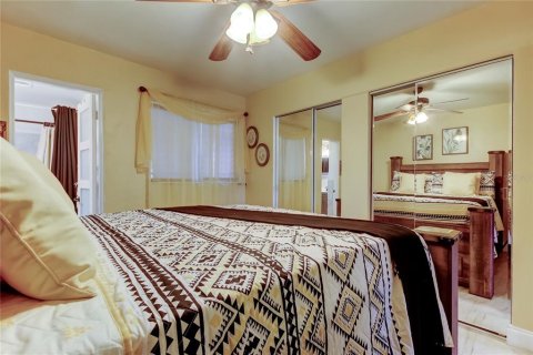Condo in Saint Petersburg, Florida, 2 bedrooms  № 1571926 - photo 10